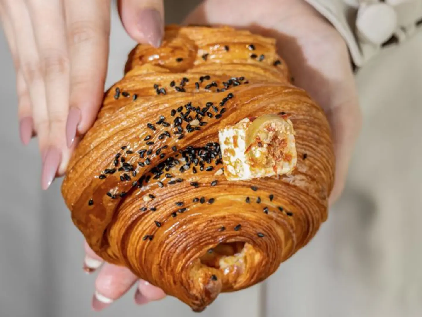 كروسان بالجبنه الحاره