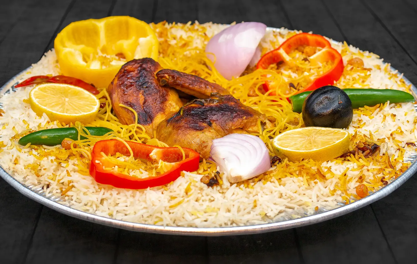 نصف حبة دجاج فرن مثلوثة