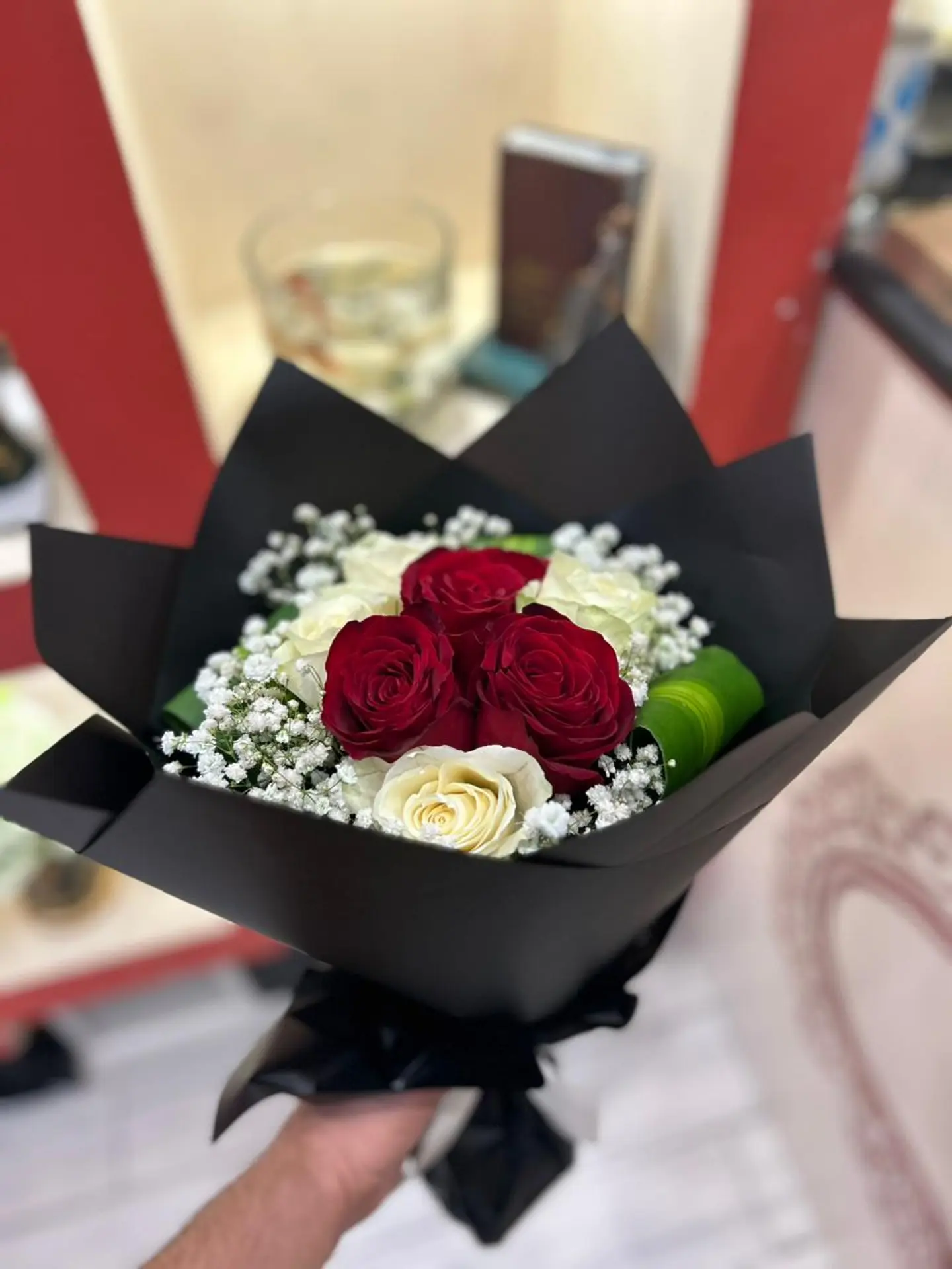 باقة روز أبيض وأحمر