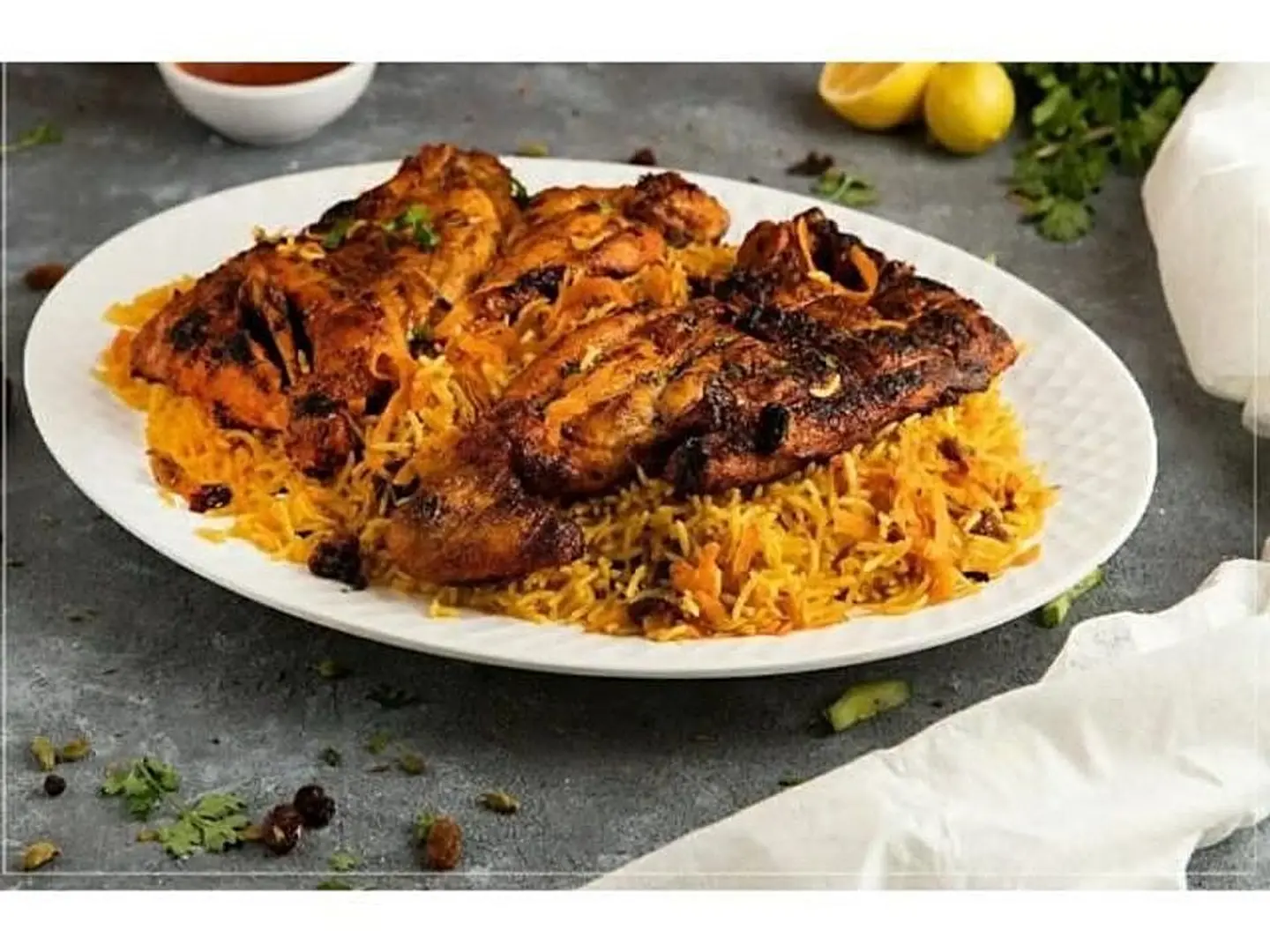 نص دجاج فحم مع الرز