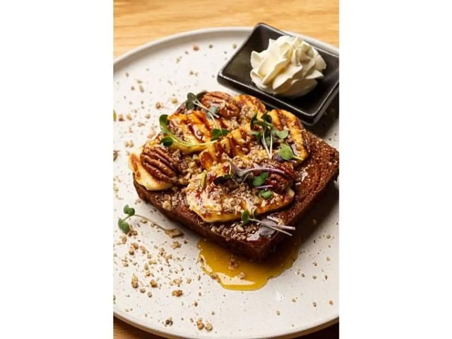 خبز فرنسي محمص بالحلومي