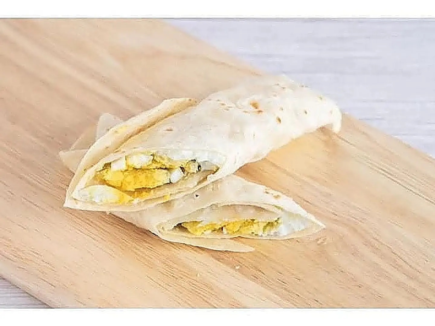 شباتي بيض مسلوق بالجبن