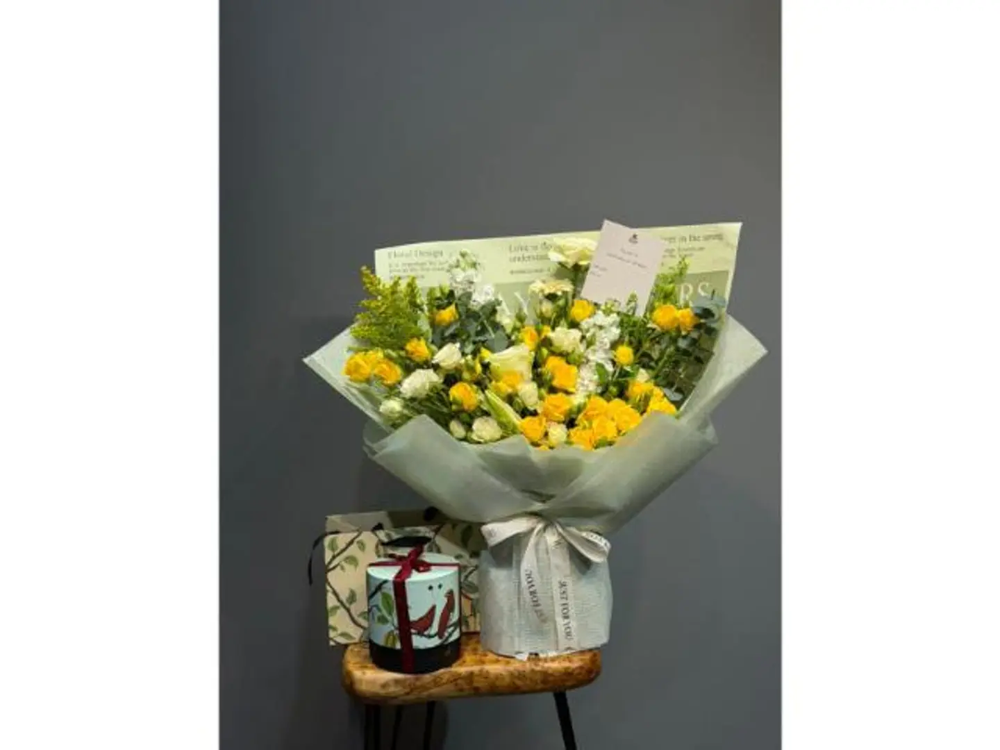 Yellow Rose And Chocolate Anoush