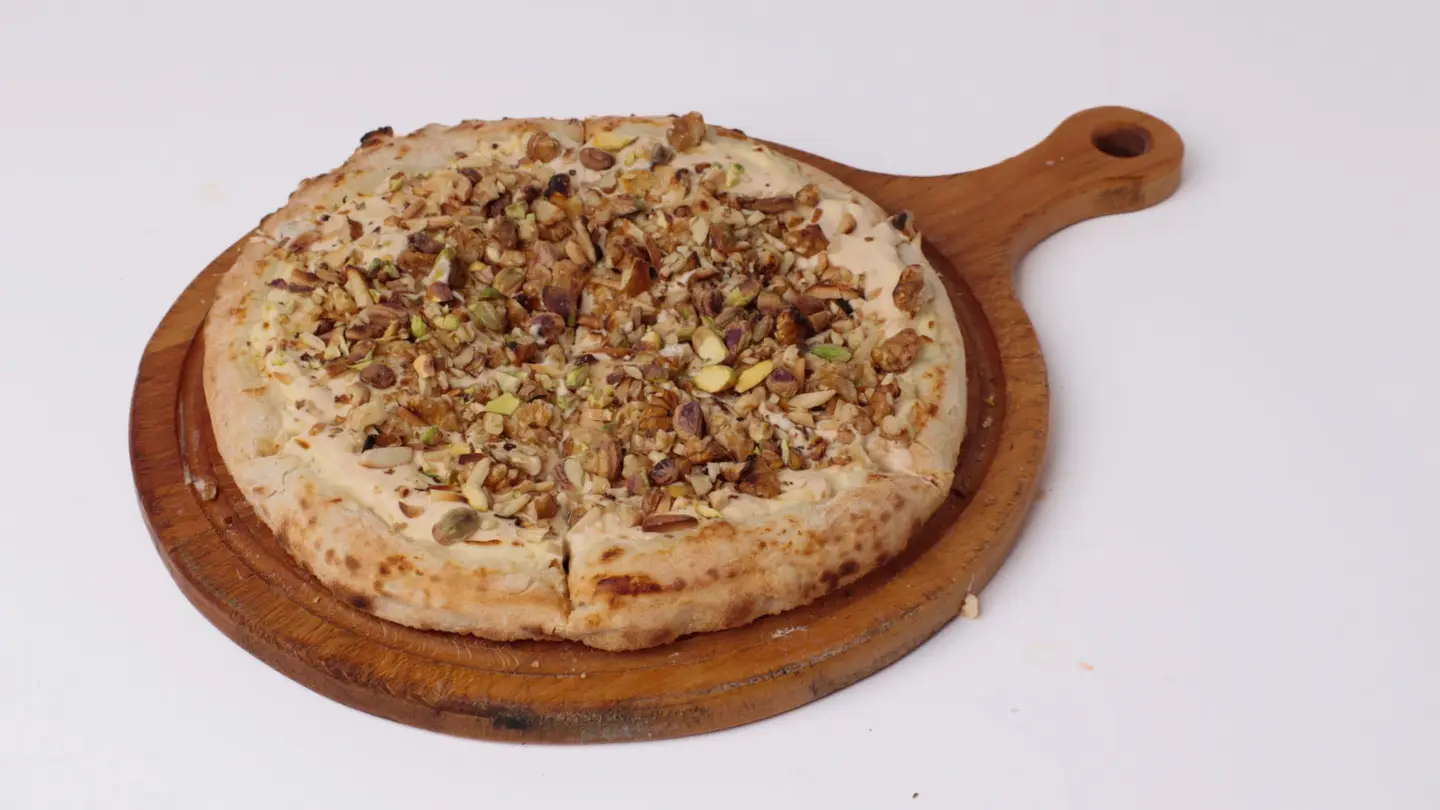 فطيرة هوني كومي قشطة عسل مكسرات