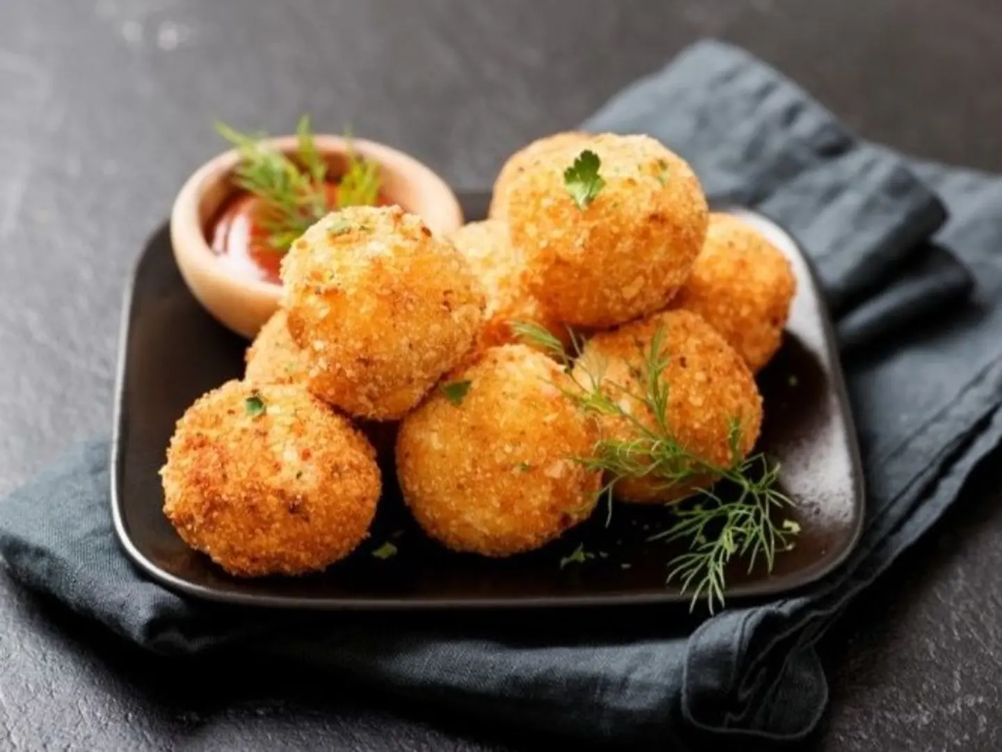 Potato Balls Stuffed With Cheese