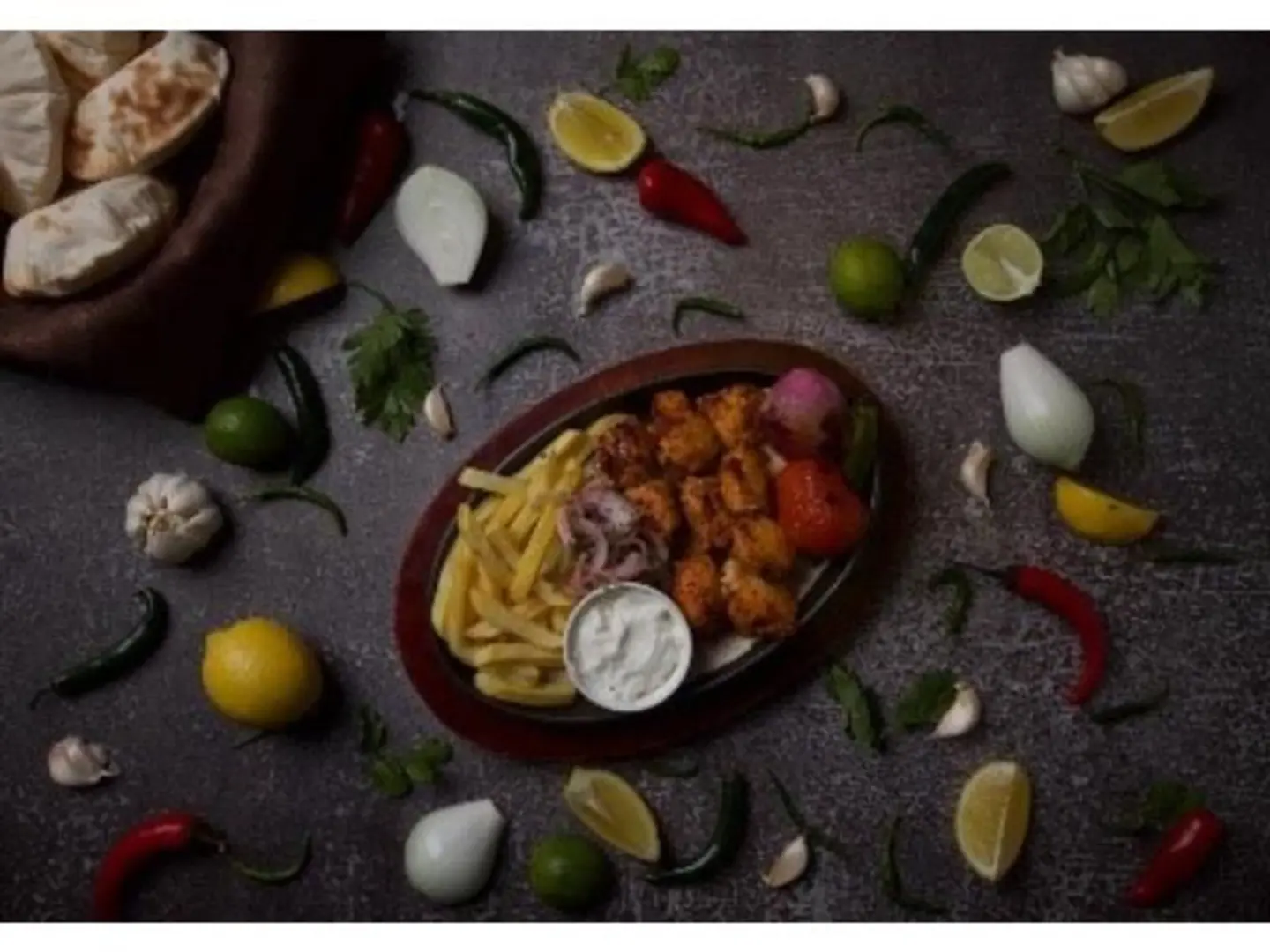 طاووق احمر