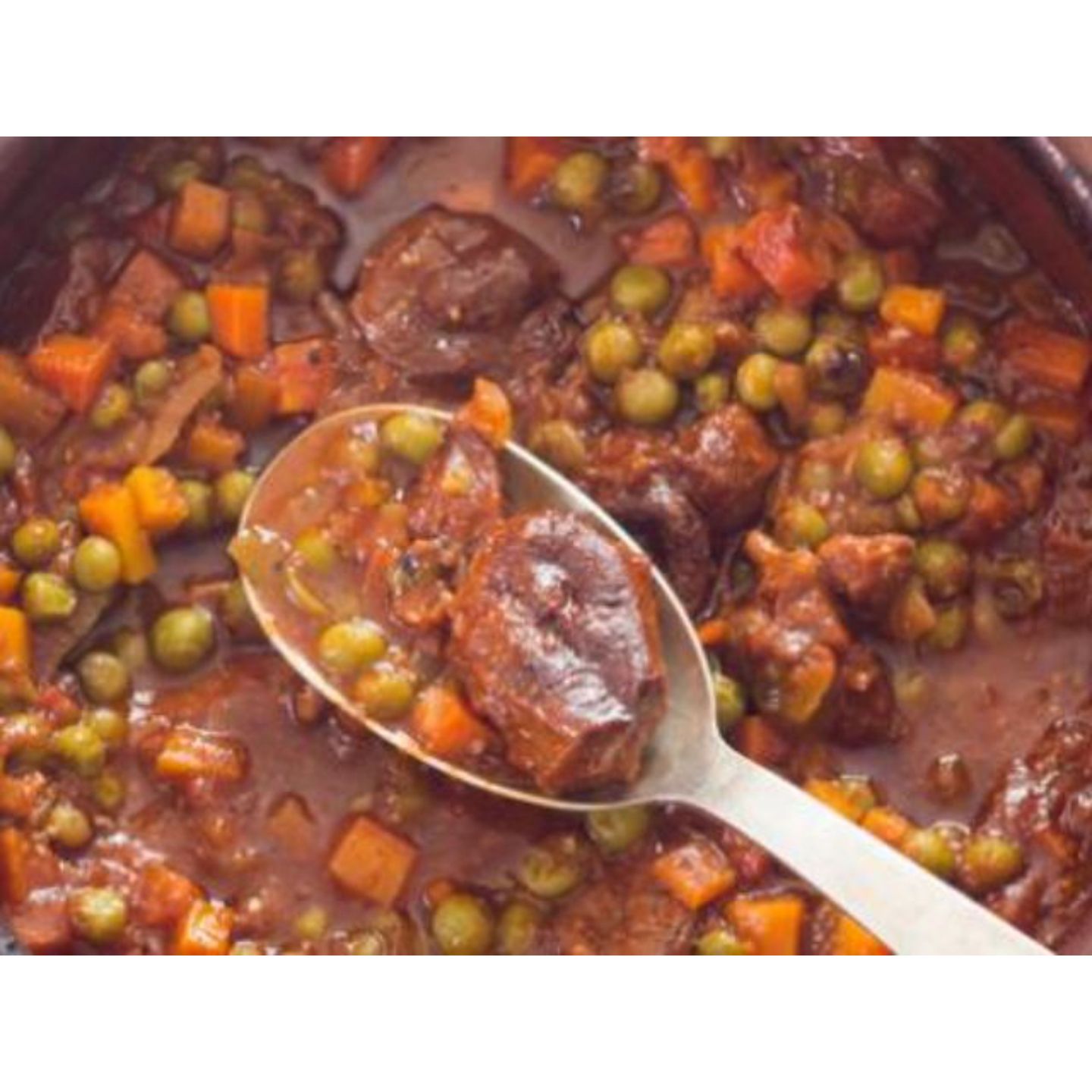 طاجن بسلة باللحمة