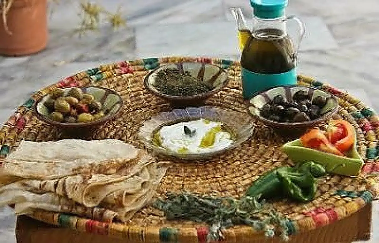 افطار نواشف تشكيلة أجبان مع قشطة وعسل