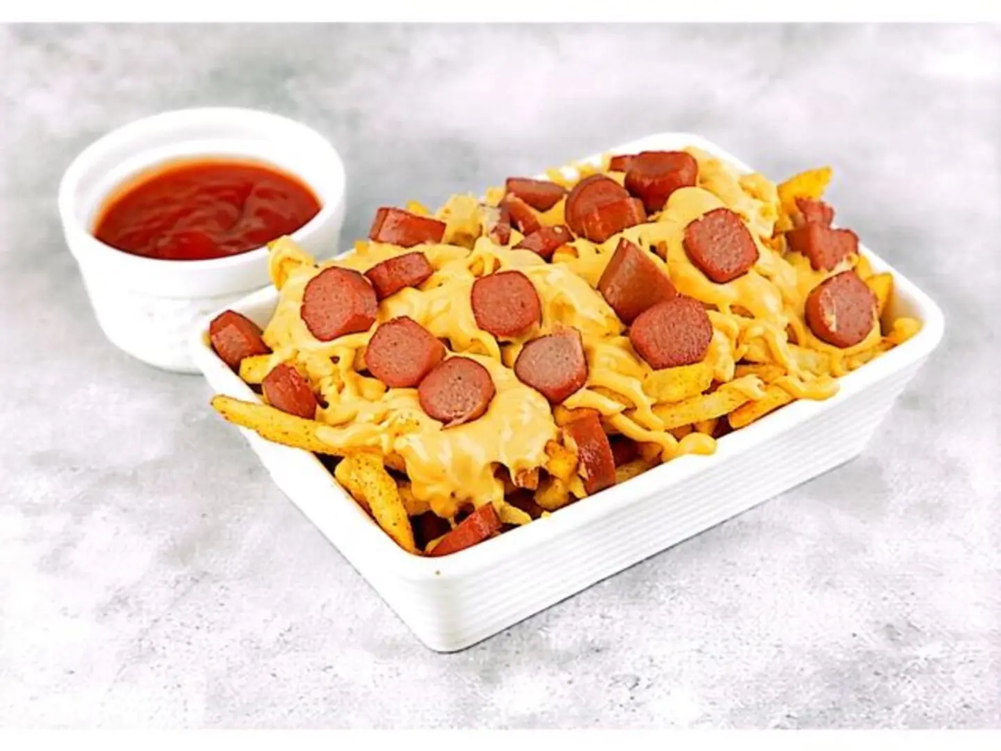 فرايز بالنقانق والشيدر