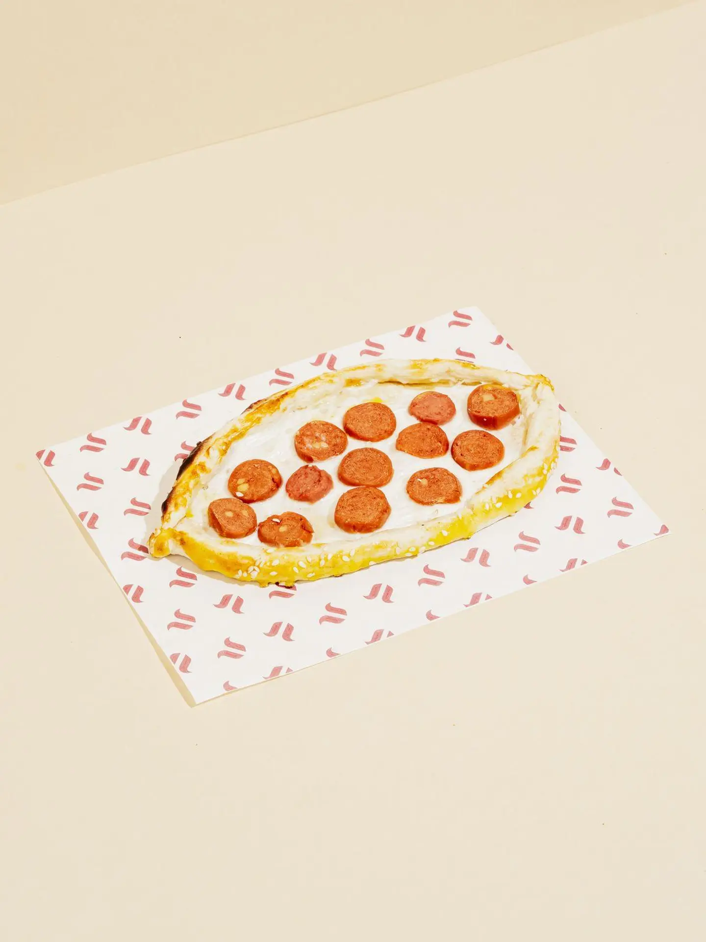 فطيرة هوت دوق بالجبن