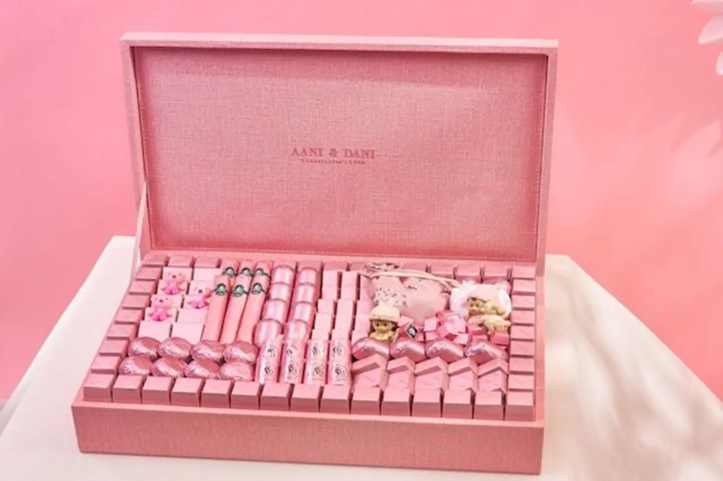 بوكس خشبي مع قماش وردي