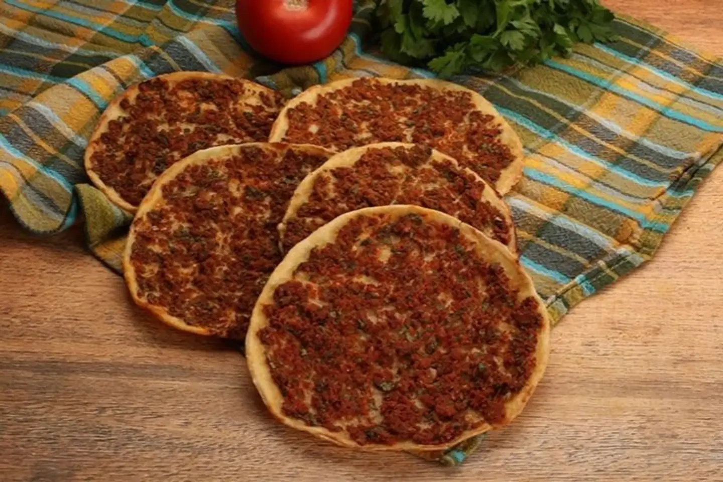 Lahmah Bel Ajeen With Vegetables