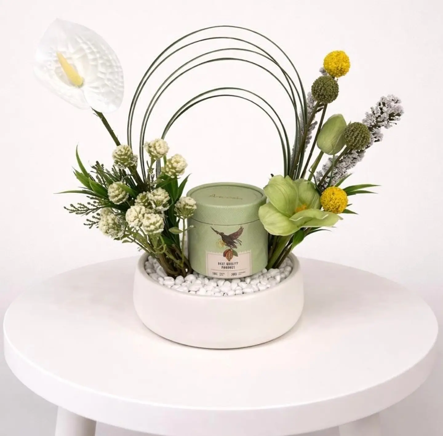 شوكليت انوش مع ورد صناعي فاخر