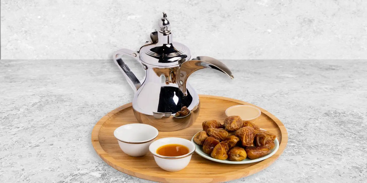 القهوة السعودية مع االتمر