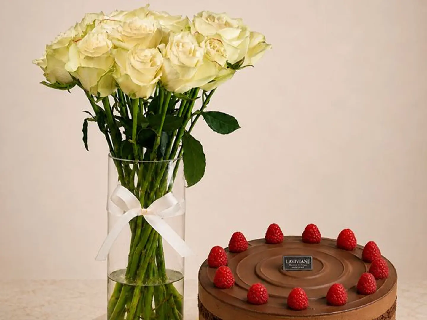 Breath Of Purity Vase & Chocolate Mousse Cake