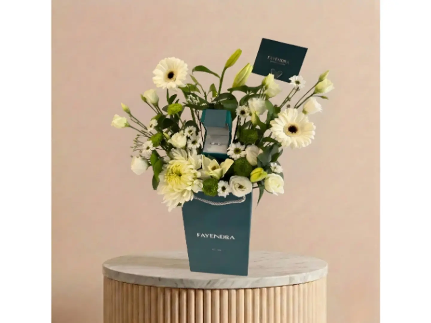 Findra Earring Arrangement