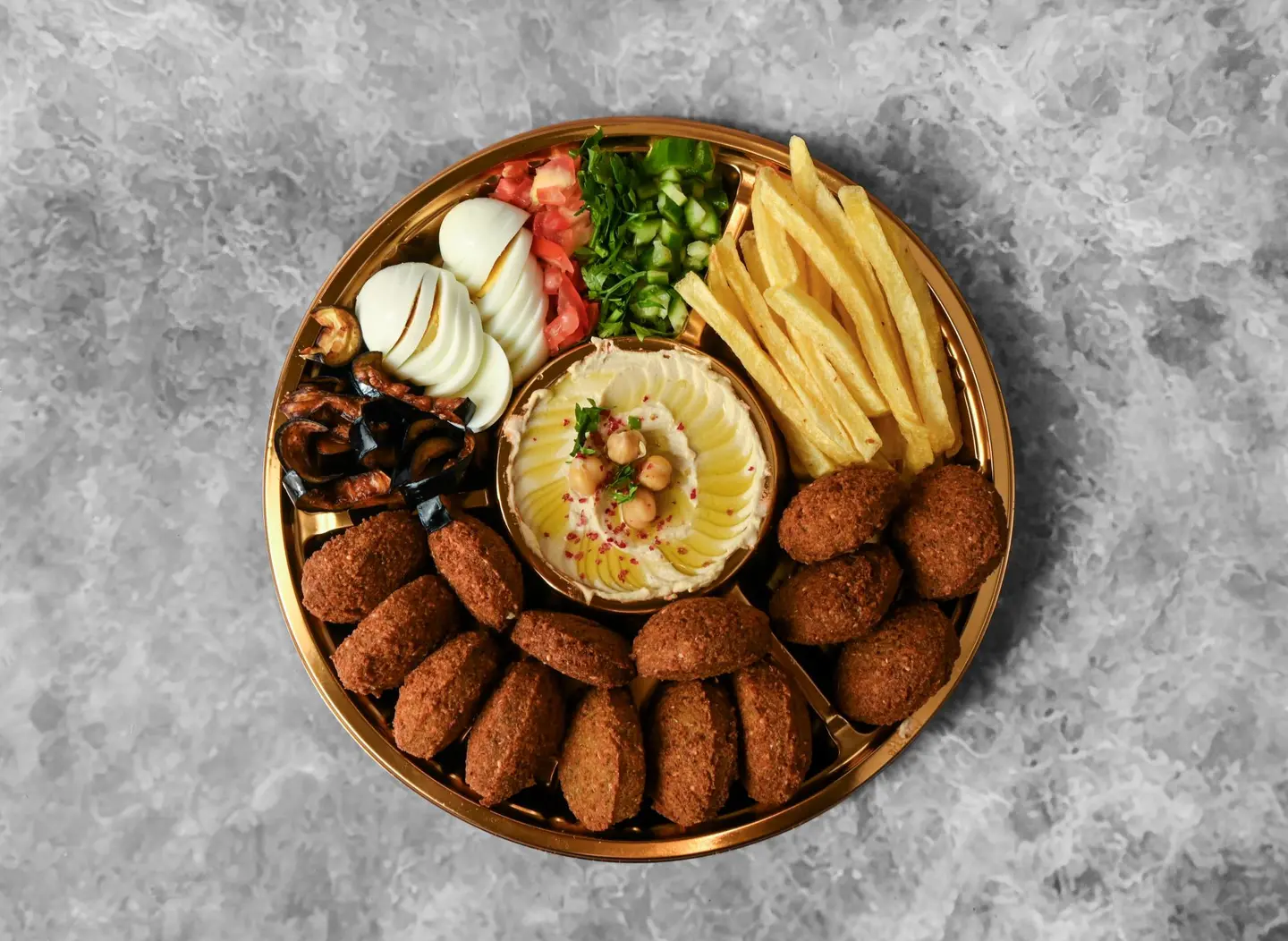 صحن فلافل وسط