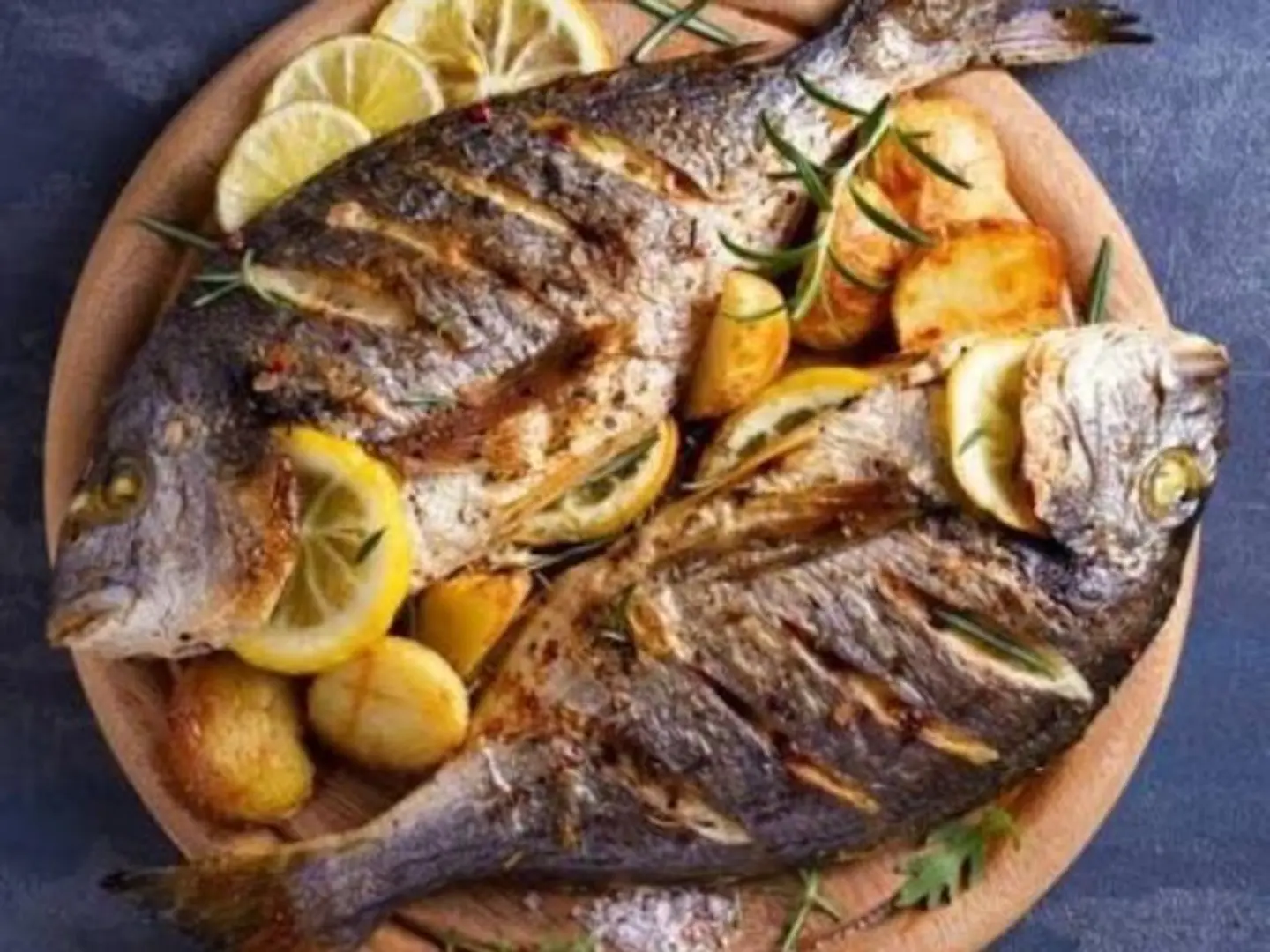 صينية سمك دنيس ٤ أشخاص