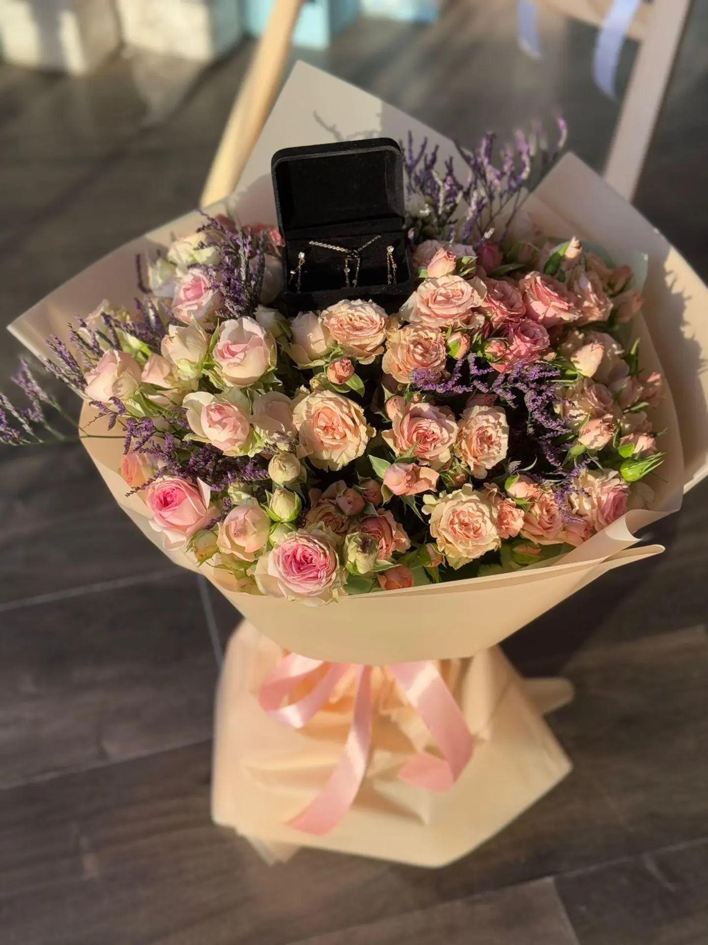 Bouquet Of Roses With Brand Necklace