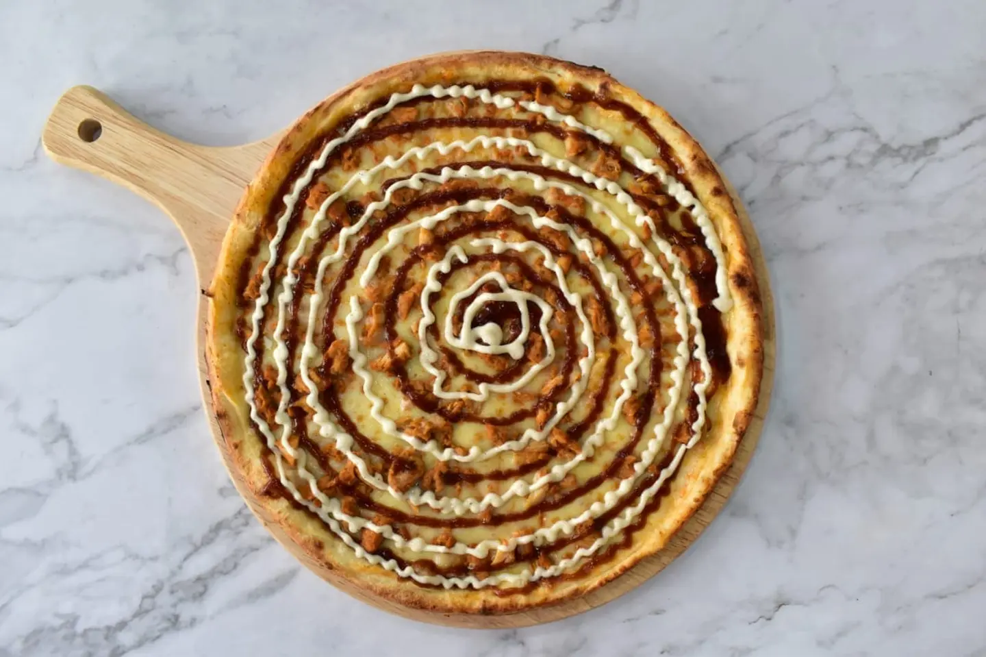 بيتزا صدور دجاج مع صوص مكس