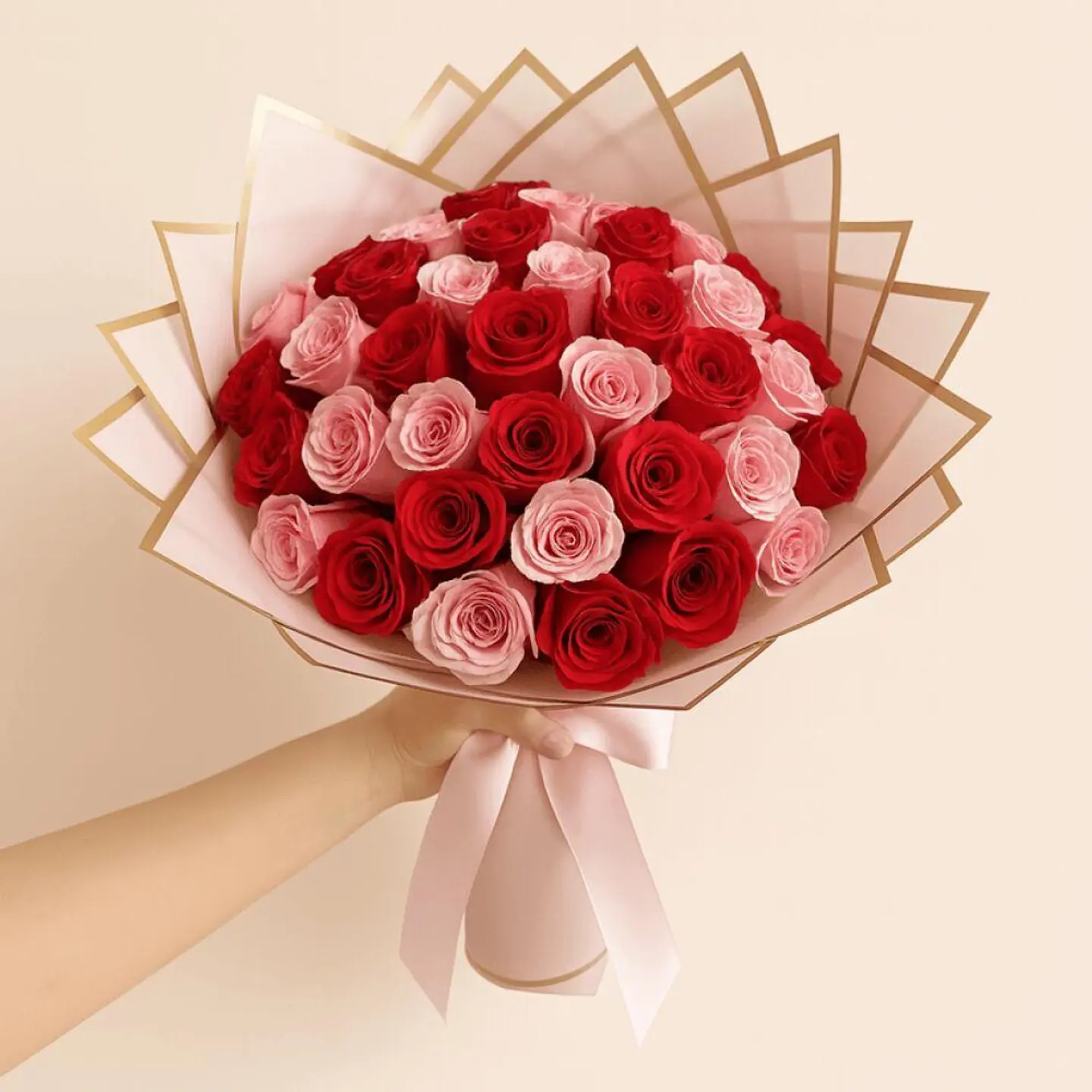 Bouquet Of Red And Pink Roses