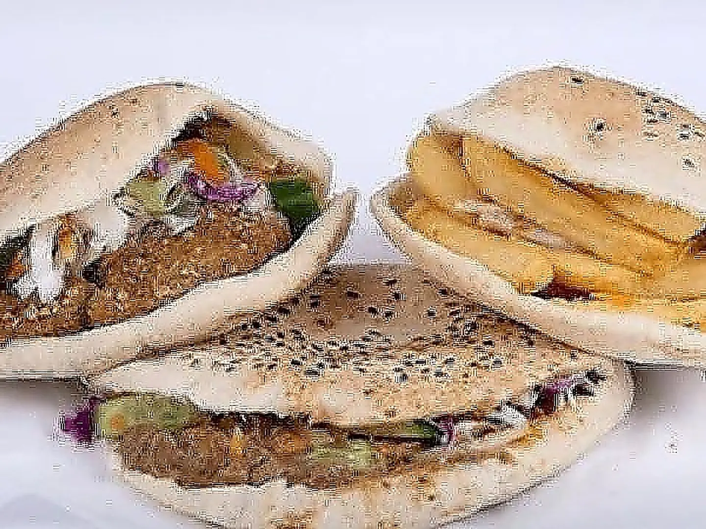 2 سندوش طعمية 1 سندوش بطاطس مقلية