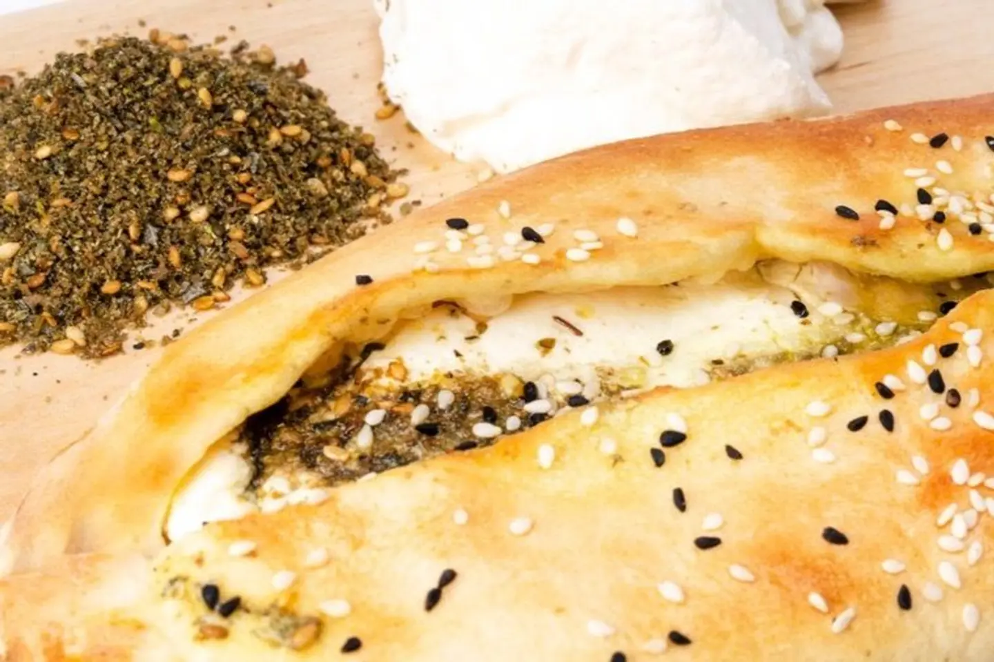 فطيرة جبن زعتر