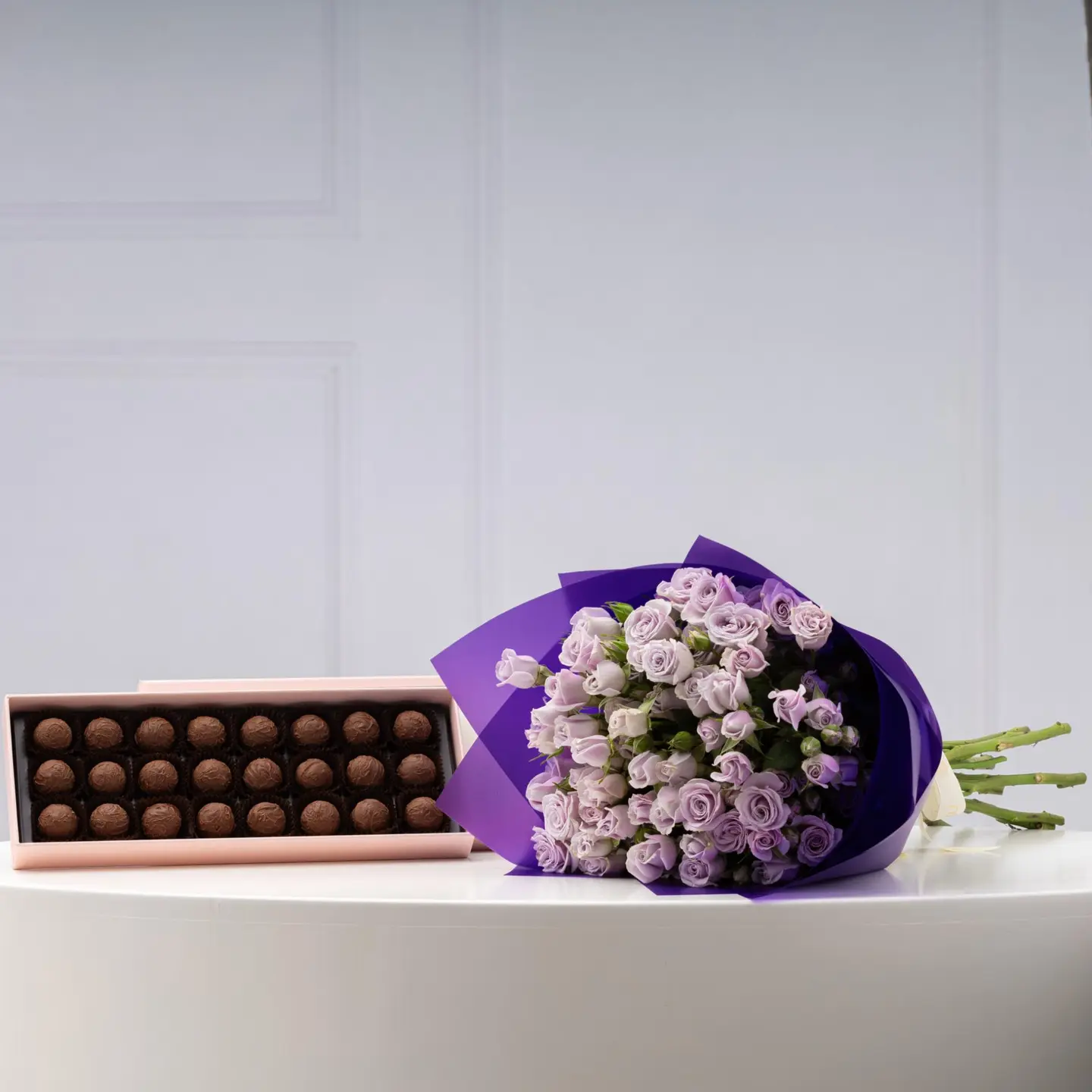 باقة ورد البنفسج مع شوكولاتة - أزهار فاخرة