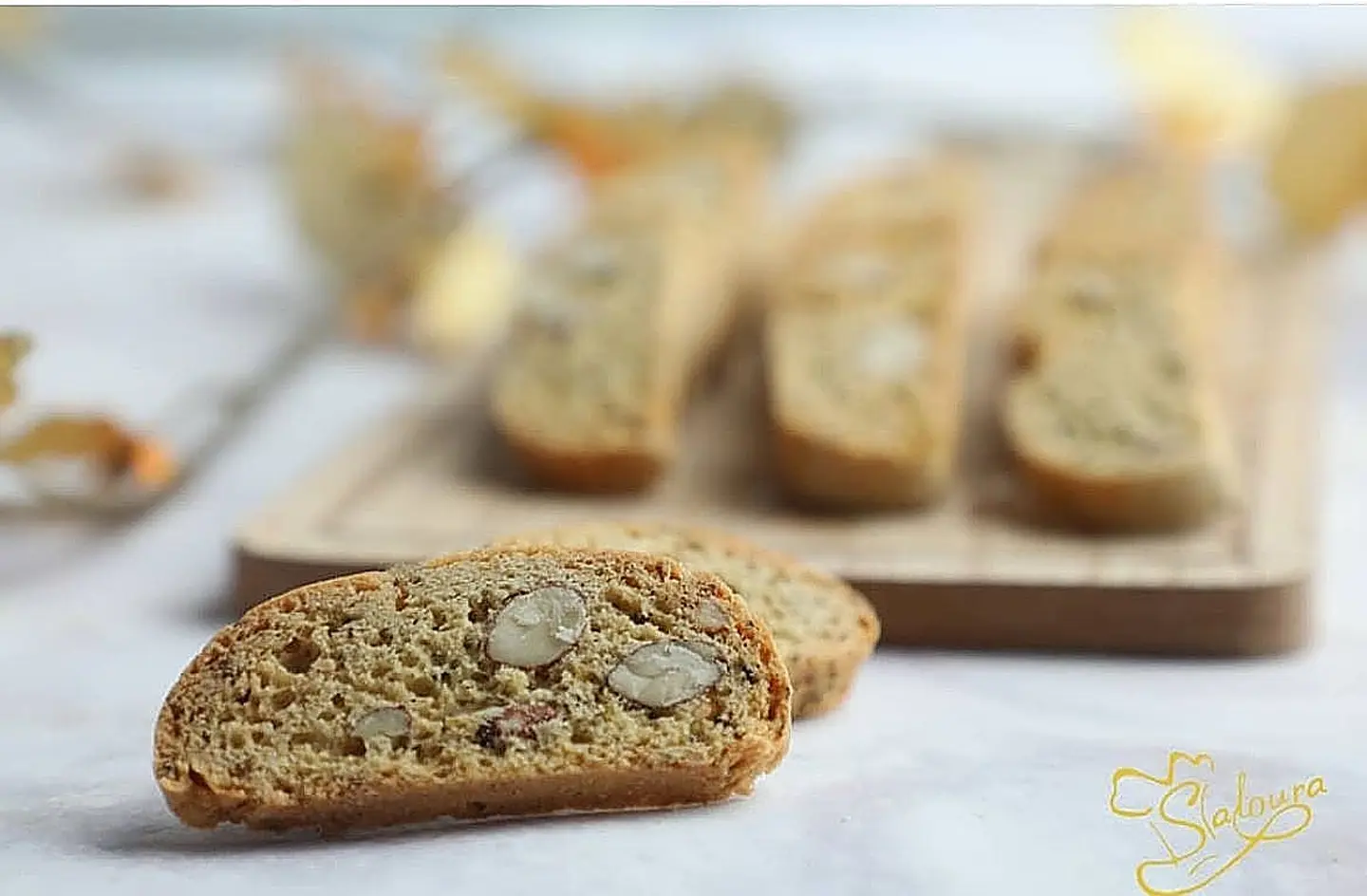 علبة شابورة باللوز كبيرة