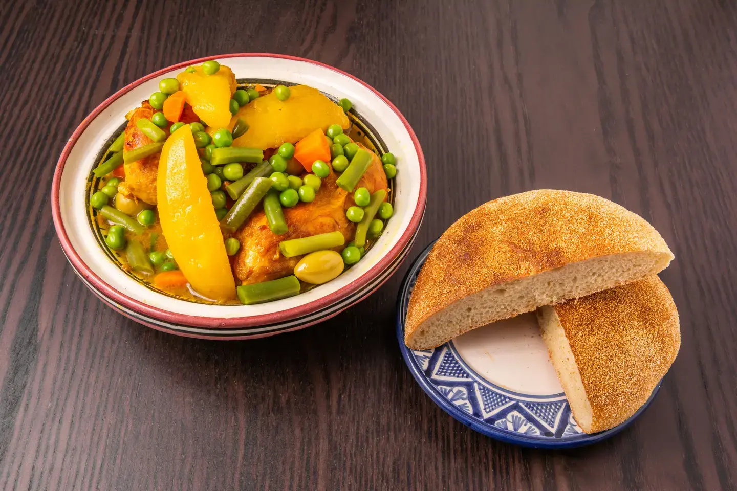 شوربة خضار مع خبز مغربي