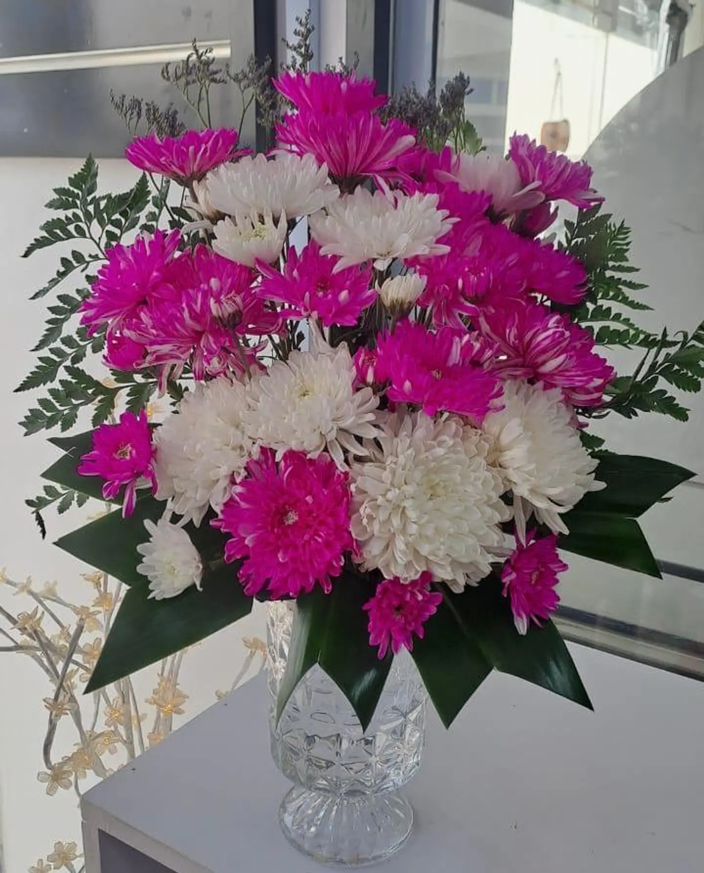 أناقة التنسيق الملكي بزجاج كريستالي فاخر