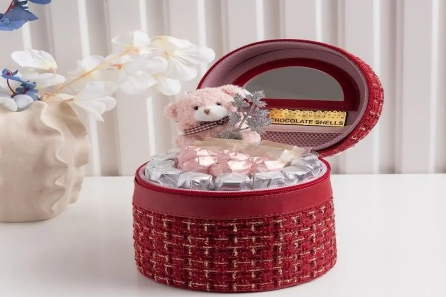 بوكس احمر شوكلت مغلف