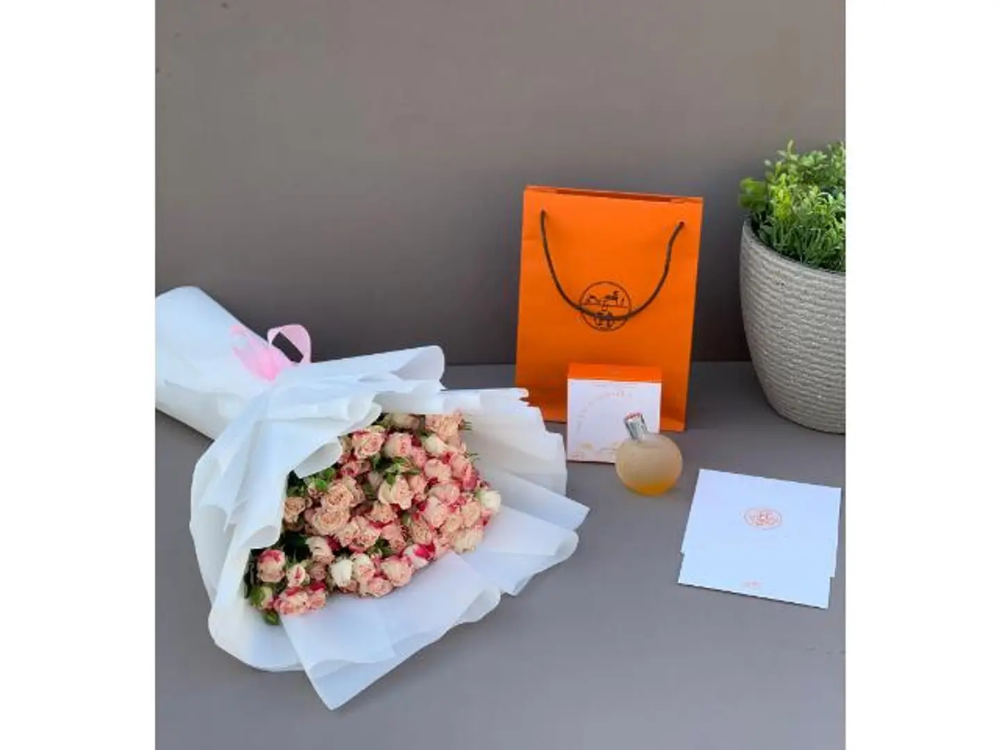 عطر الشعر من هيرمز مع بوكيه