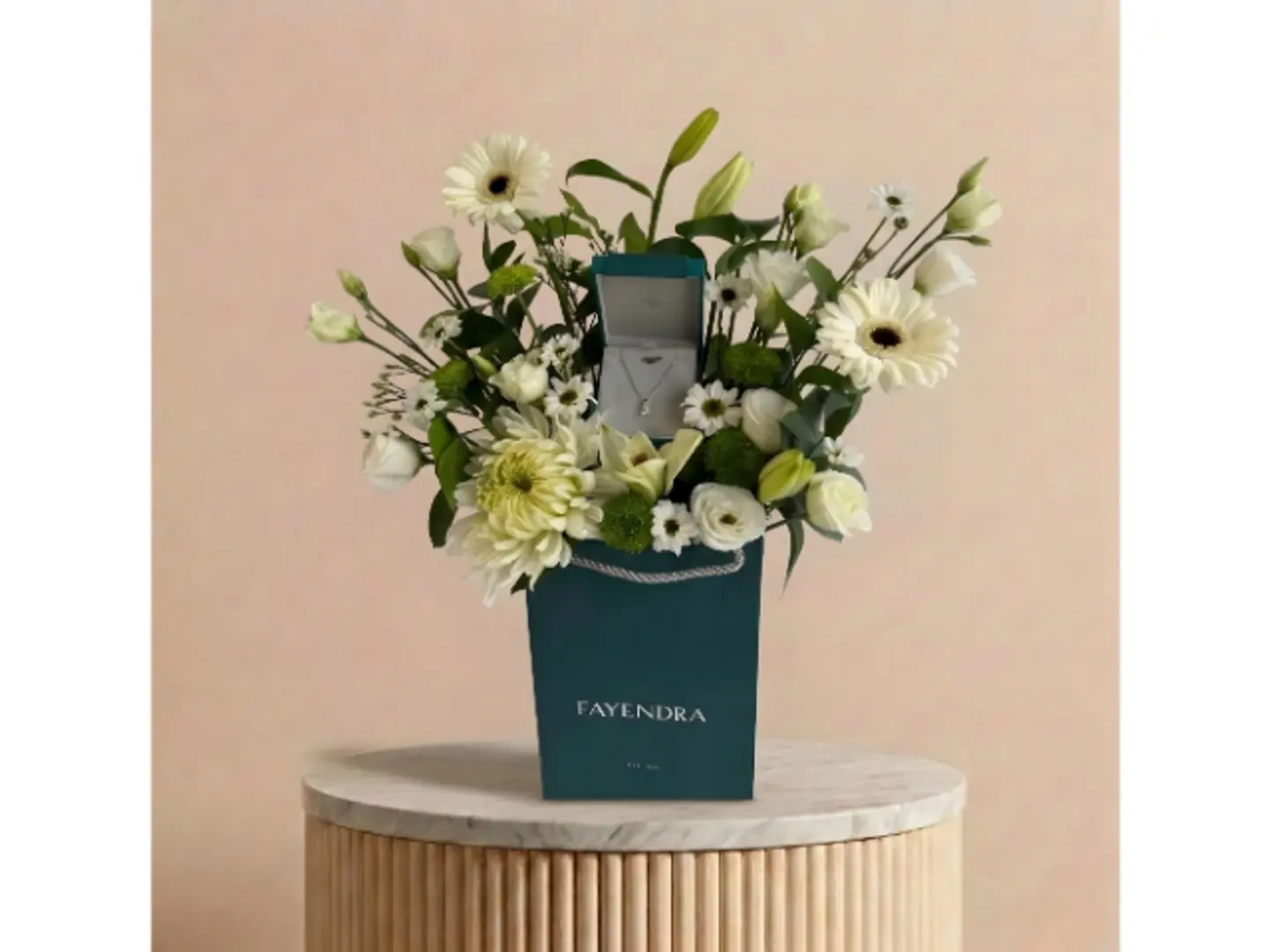 Findra Necklace Arrangement