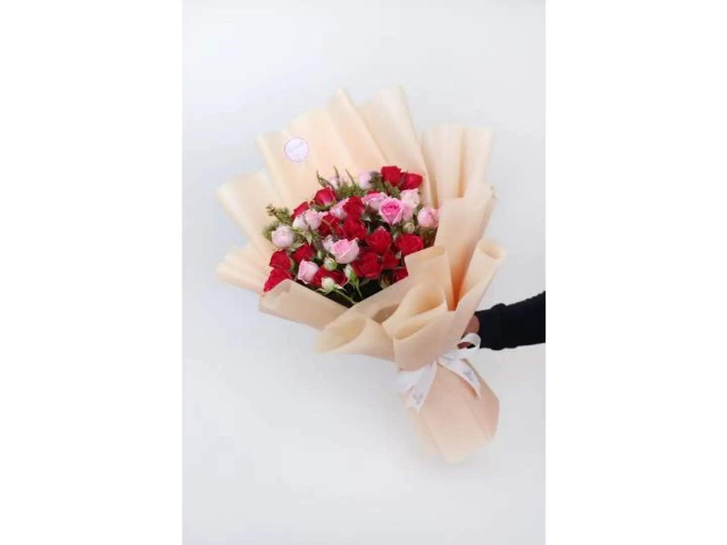 باقة شكراً لأنك تظيف للحياة جمالاً ومعنى