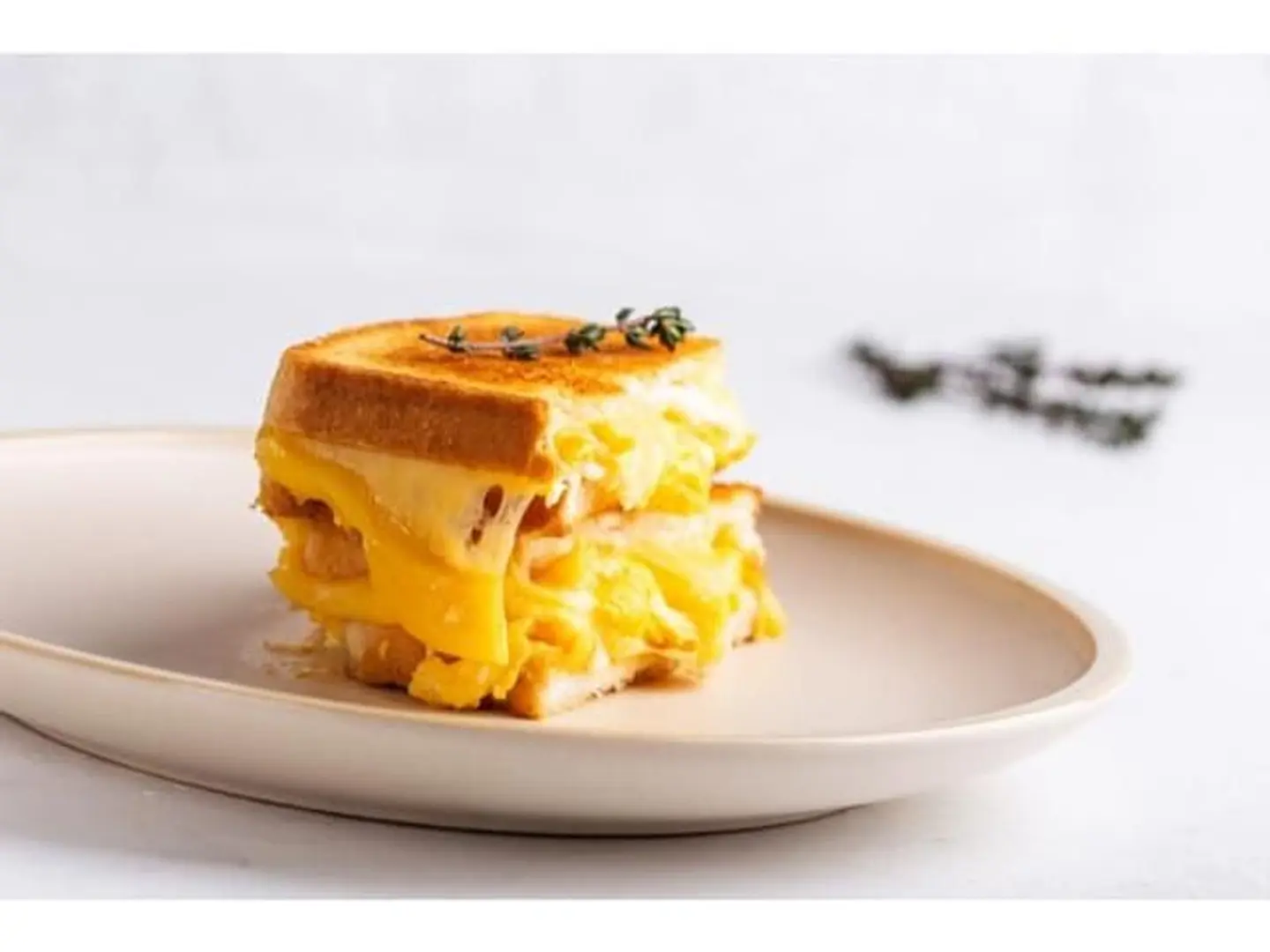 Saj Bread With Eggs And Cheese