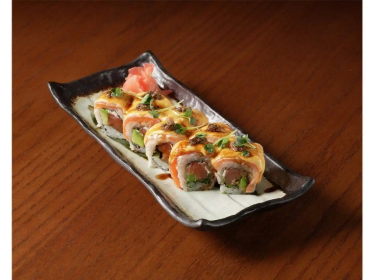 Flamed Salmon Roll 4 Pcs