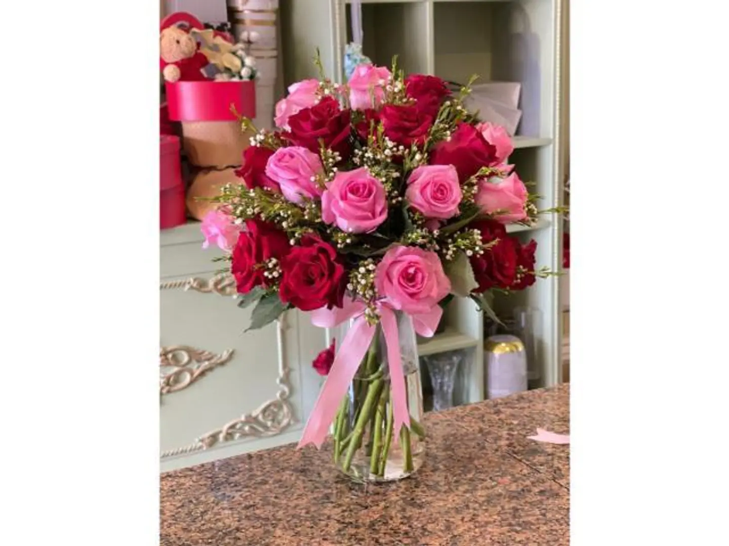 فازه احمر مع بنك