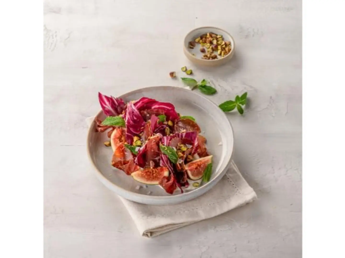 لحم واغيو مقدد مع تين طازج