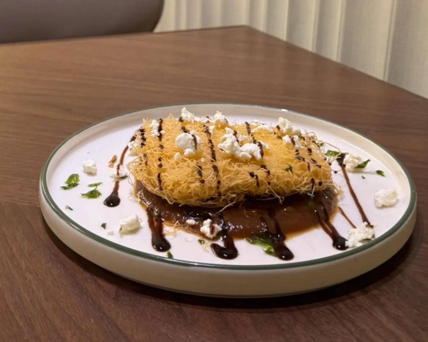 حلوم بالكنافة مع صوص التمر