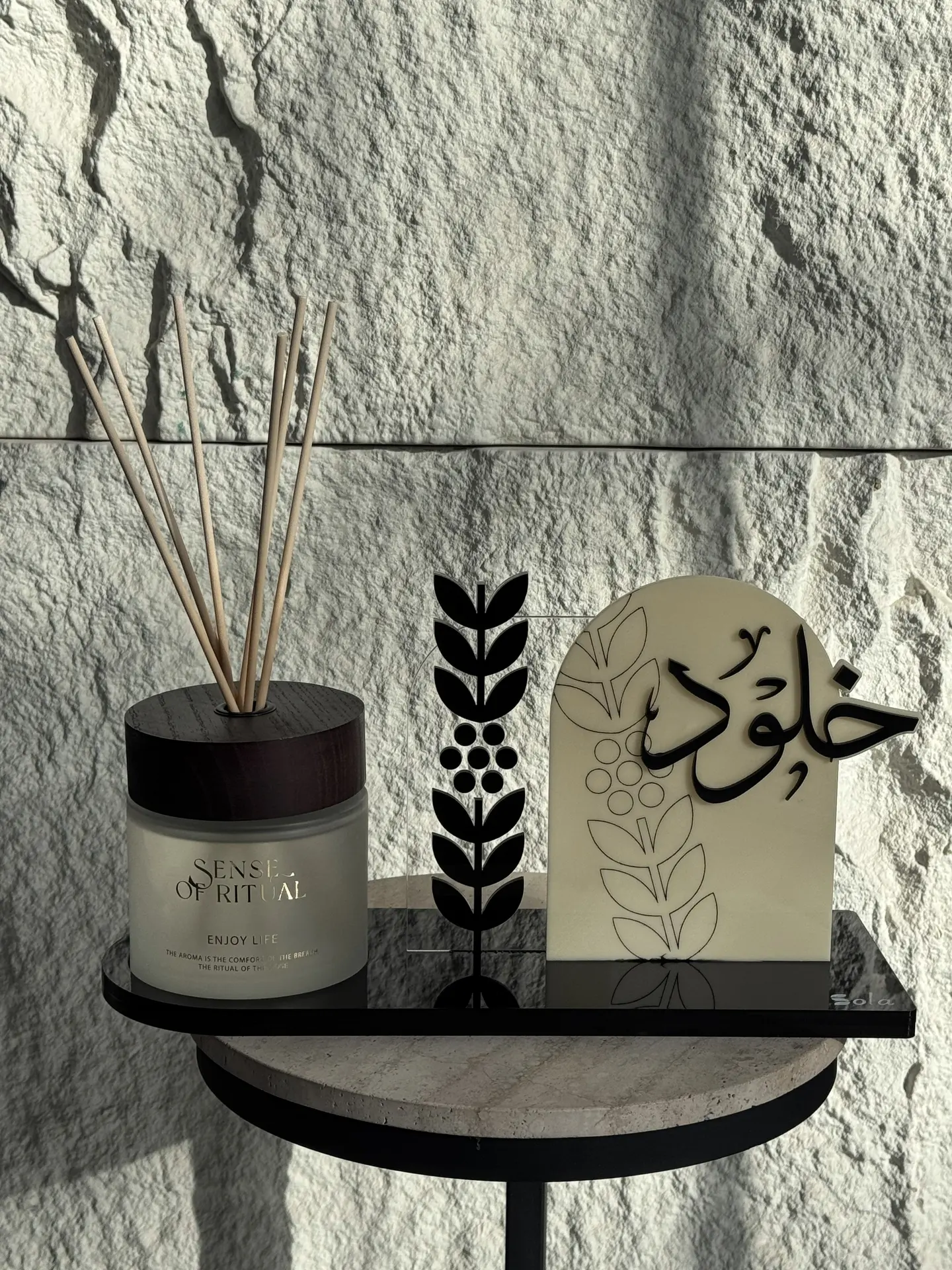 Acrylic Stand With Fragrance Diffuser