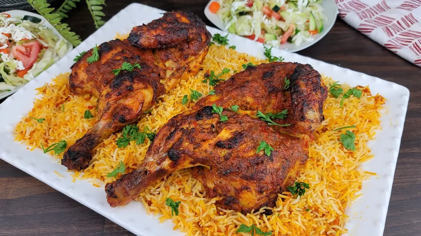 نصف دجاج فرن مع أرز وخضار