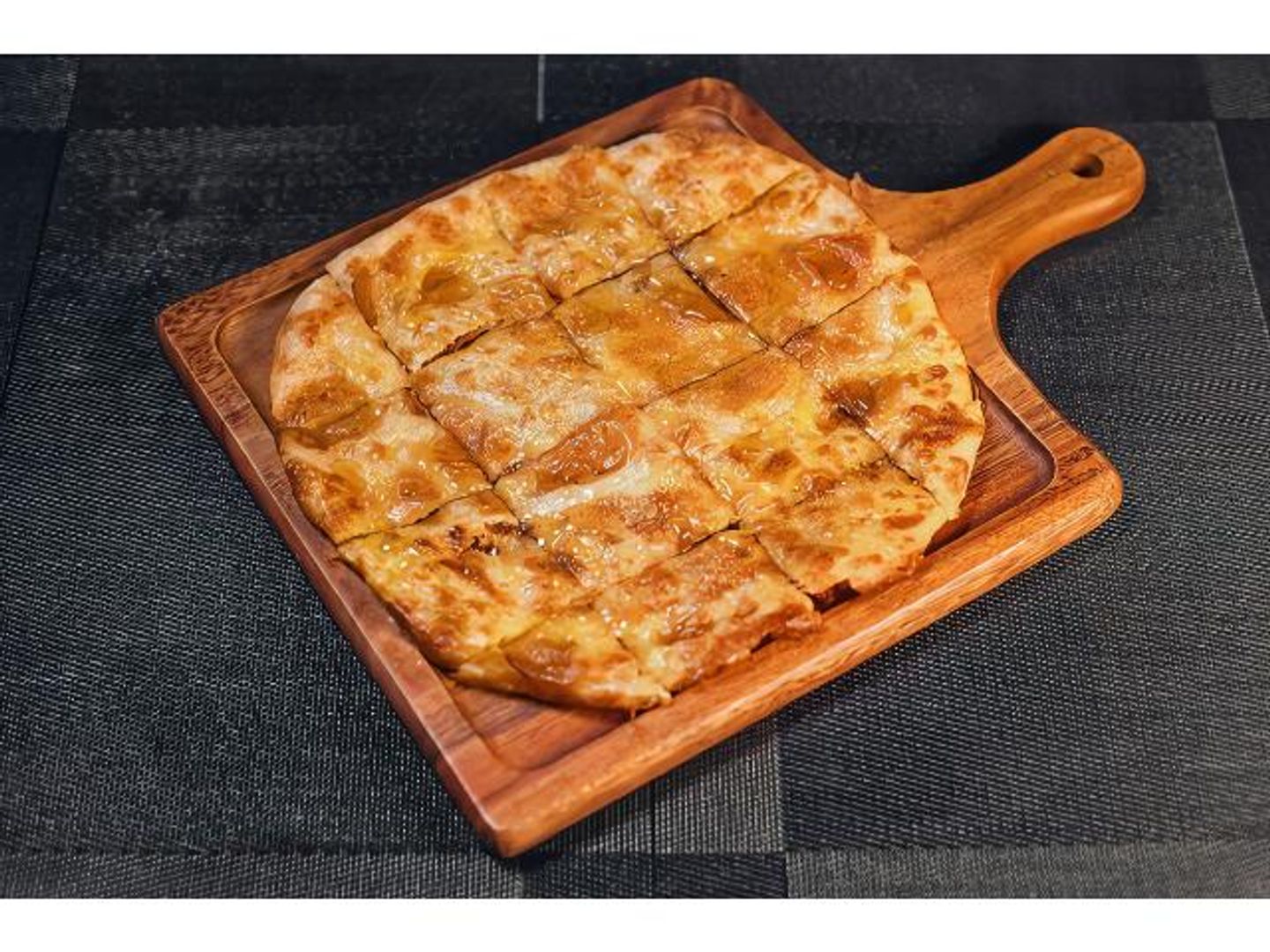 فطيرة عسل وقشطه وسط