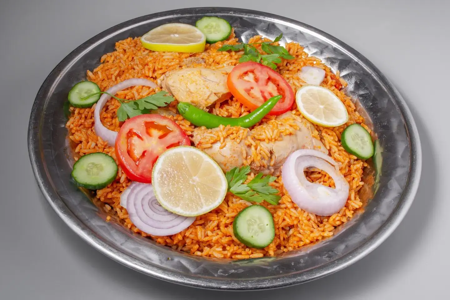 نصف حبة مضغوط دجاج احمر و رزابوبنت