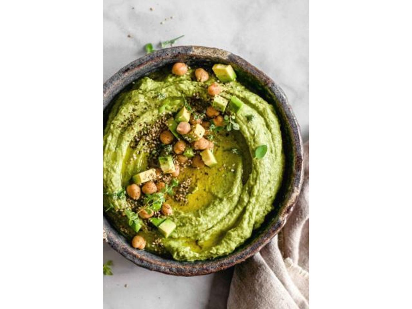 حمص مع افوكادو