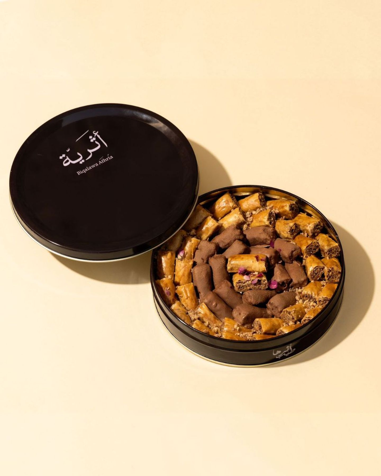 بقلاوة أثرية حجم كبير.