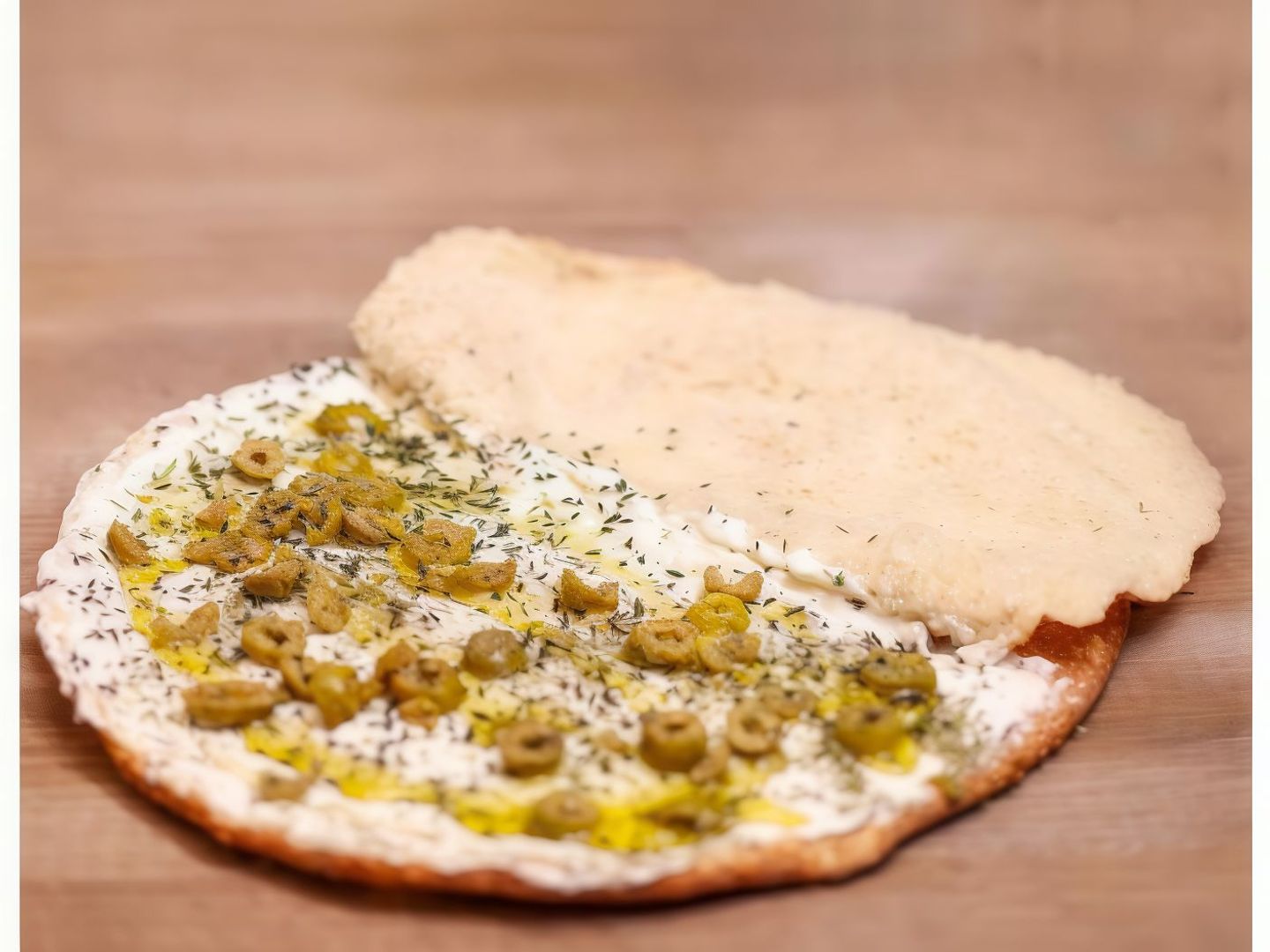 كعكة لبنة مع زعتر