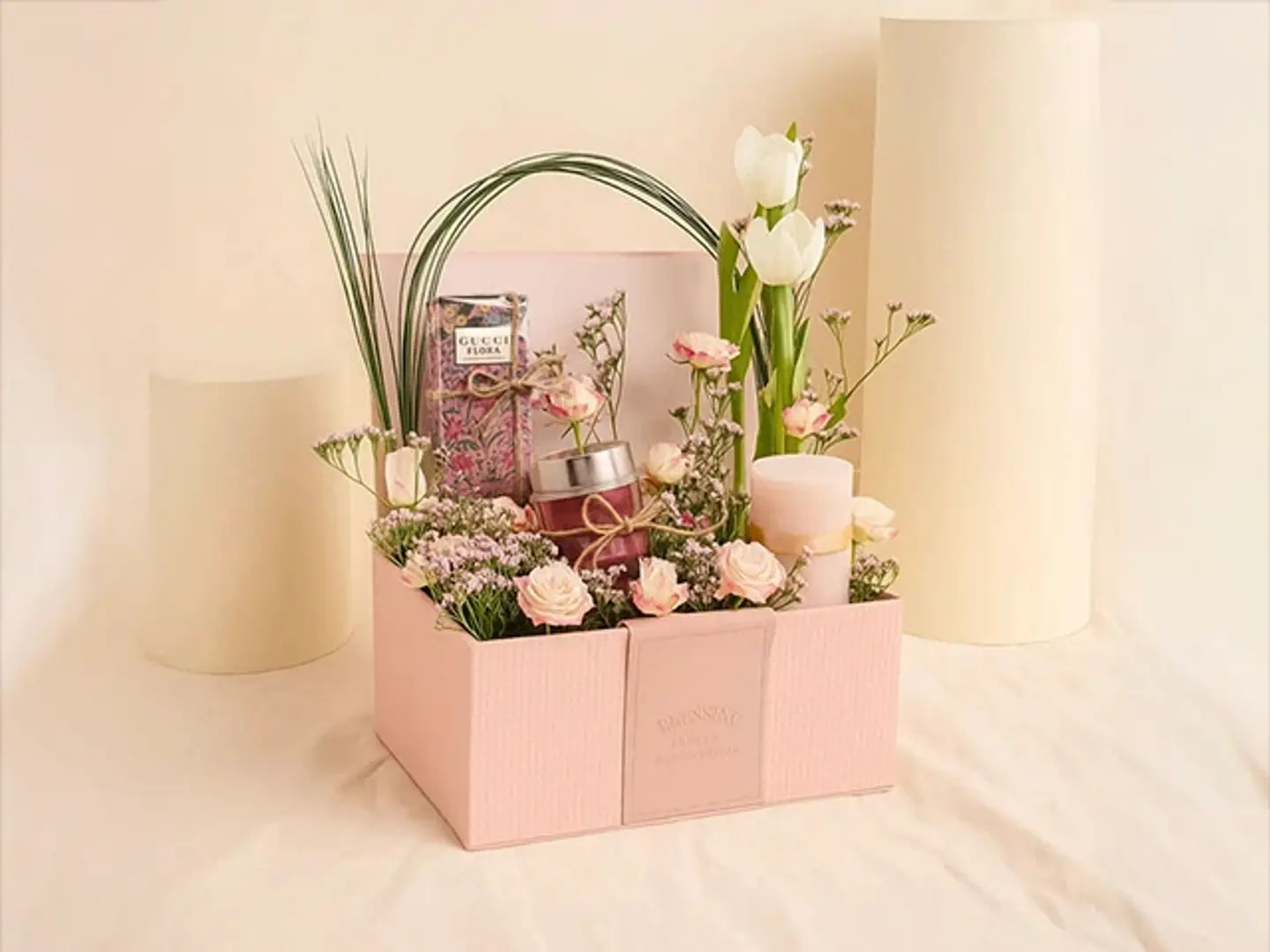 بوكس هدايا ورود و عطر غوتشي فلورا نسائي