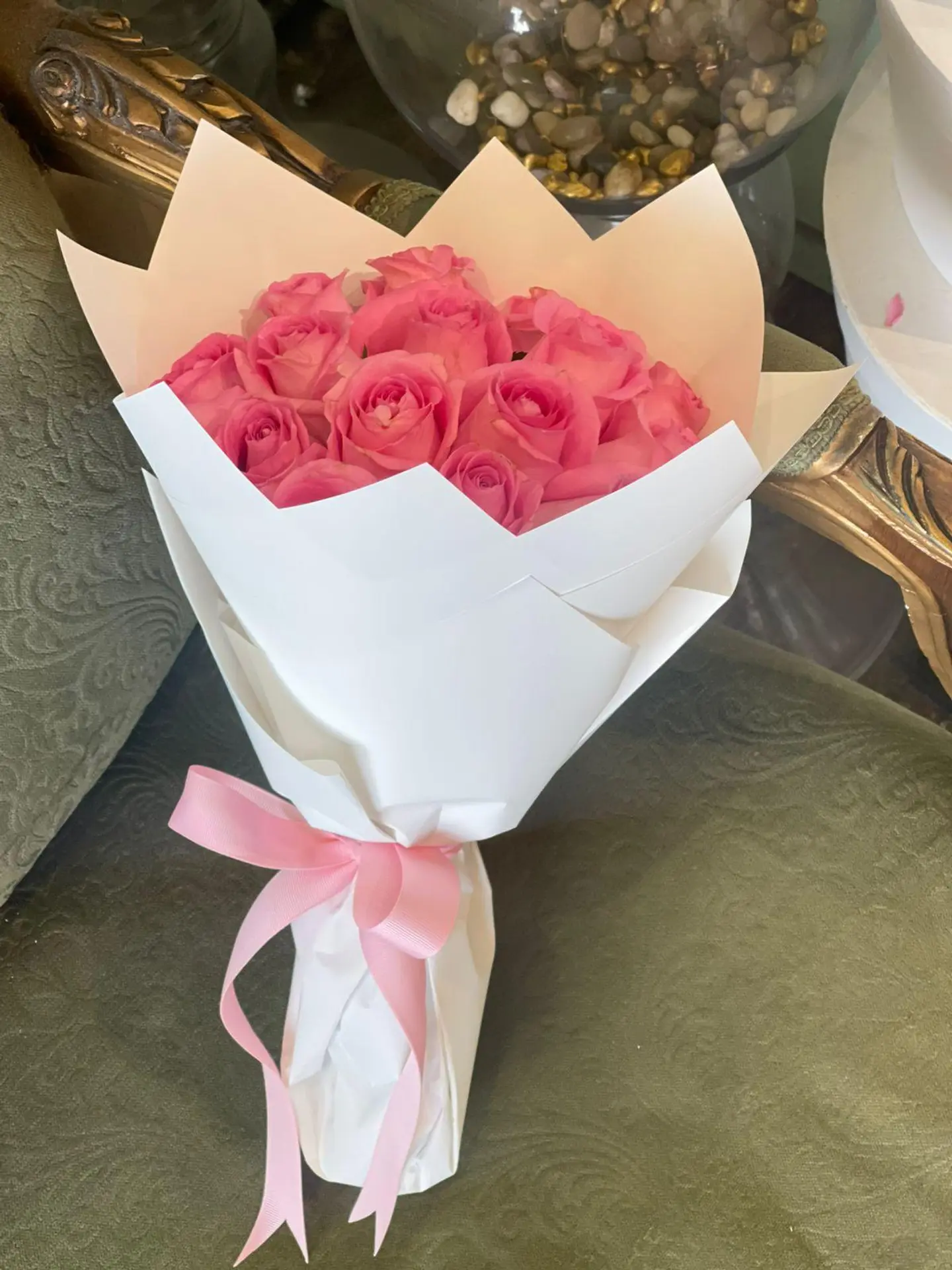 Pink Roses Bouqet With White Reaping