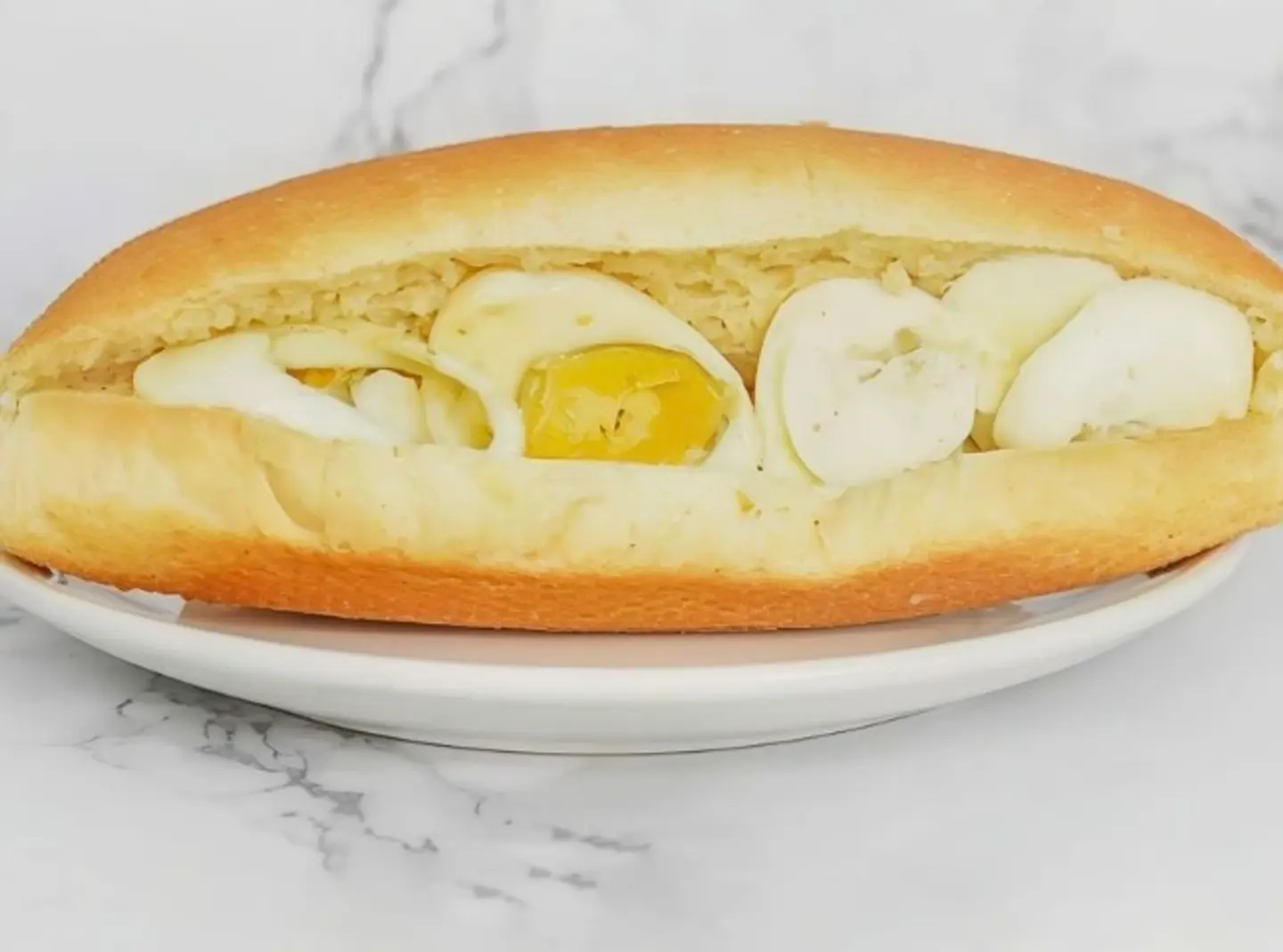 Egg Sandwich With Hummus